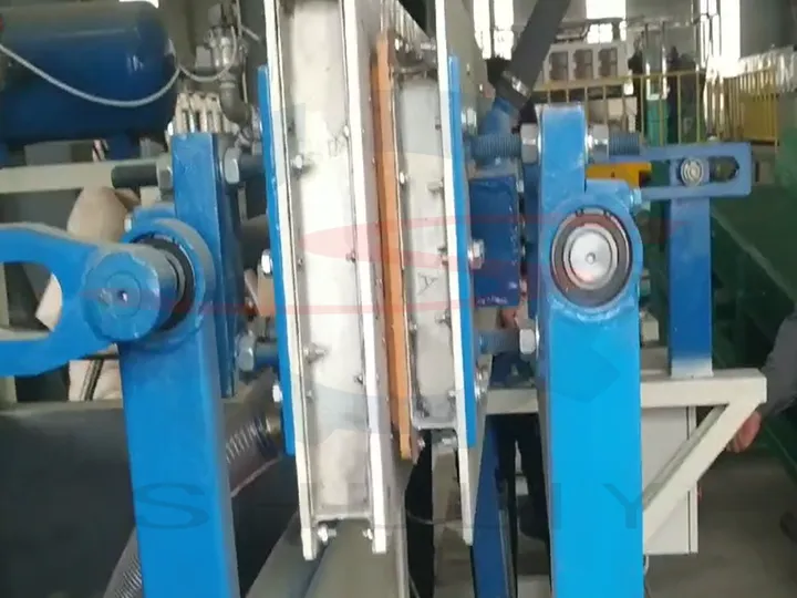 Egg tray forming and dewatering