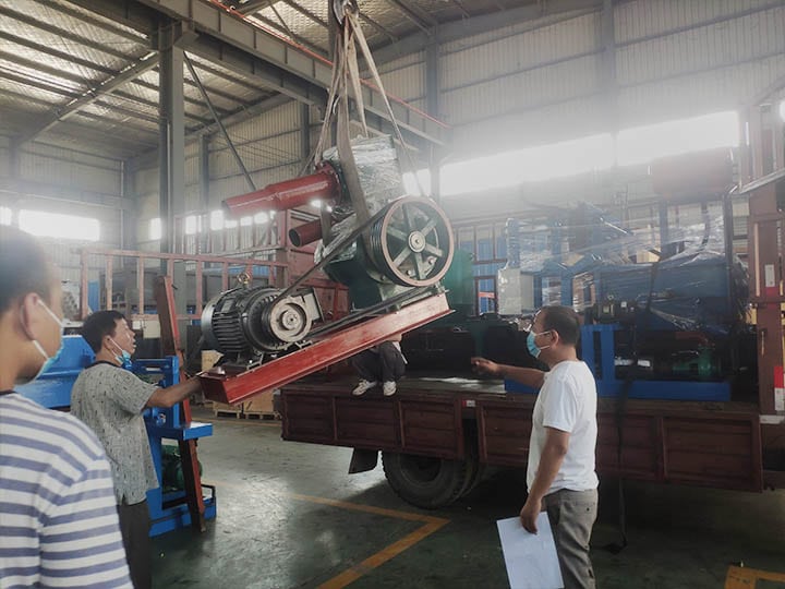 machine de fabrication de plateaux à œufs