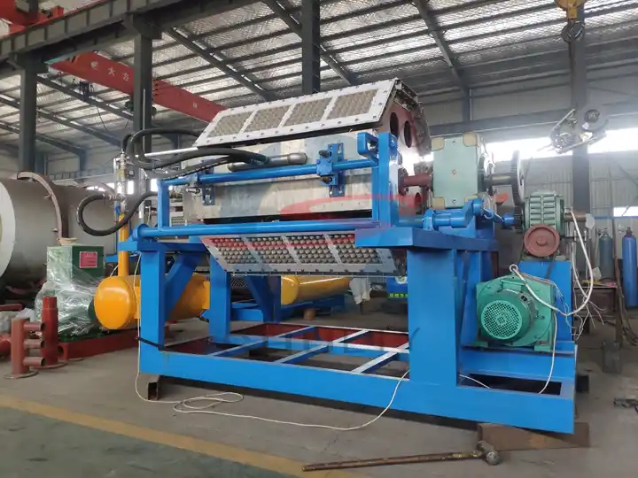 Nursery tray forming machine