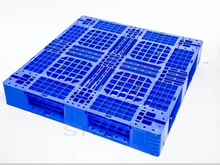 Plastic electronic trays
