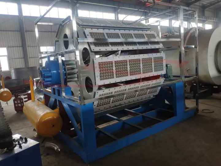 Eggtrayforming machine