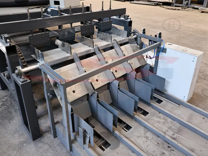 Egg tray stacking machine