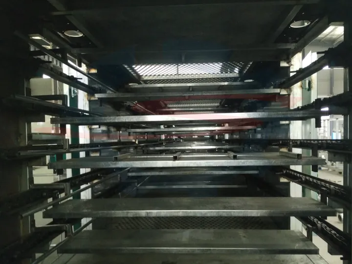 Internal mesh belt of drying chamber