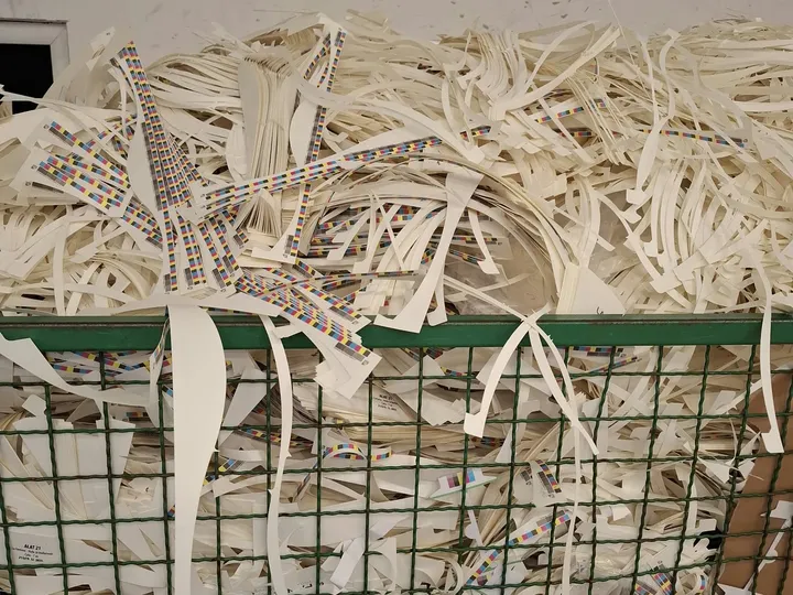 Waste paper from the pe heat-pressing process